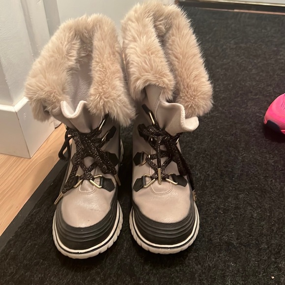 Sorel winter boots - Picture 1 of 4